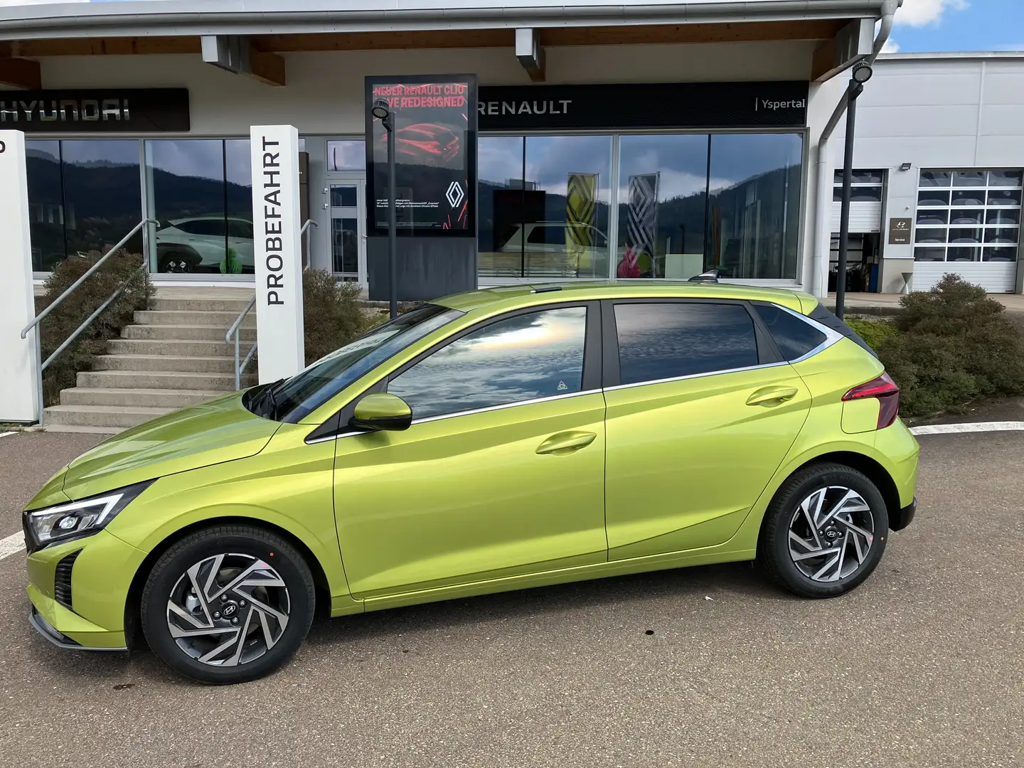 Hyundai i20 GO Plus 1.0 T-GDI DCT Gelb - 1