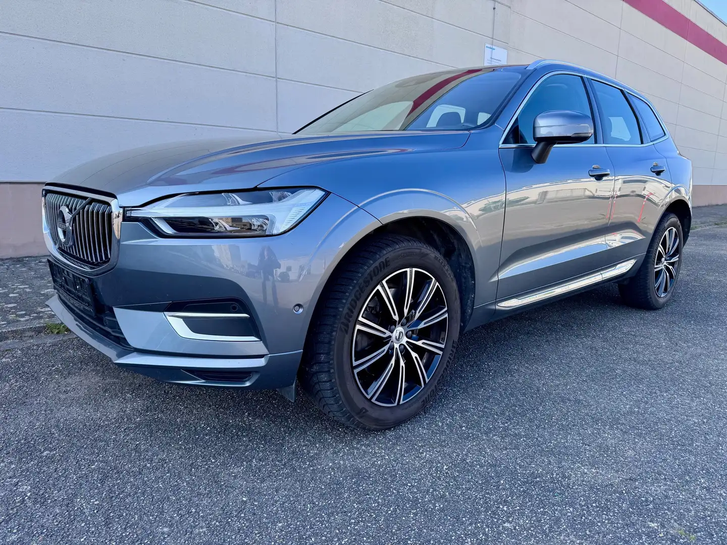 Volvo XC60 D5 Inscription AWD - DAB+F-LED+KEYLESS+RADAR Grau - 1