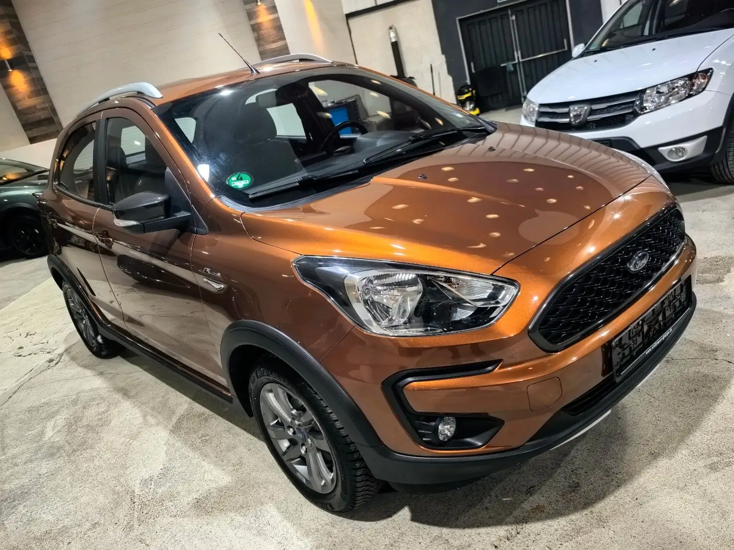 Ford Ka/Ka+ KA+ Active 1Damenhand / Wenig Km Auriu - 2