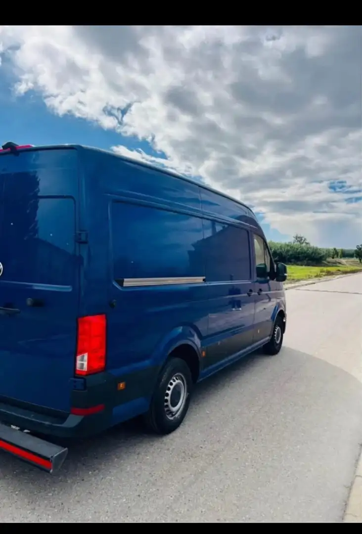 Volkswagen Crafter Versión furgón largo Azul - 2