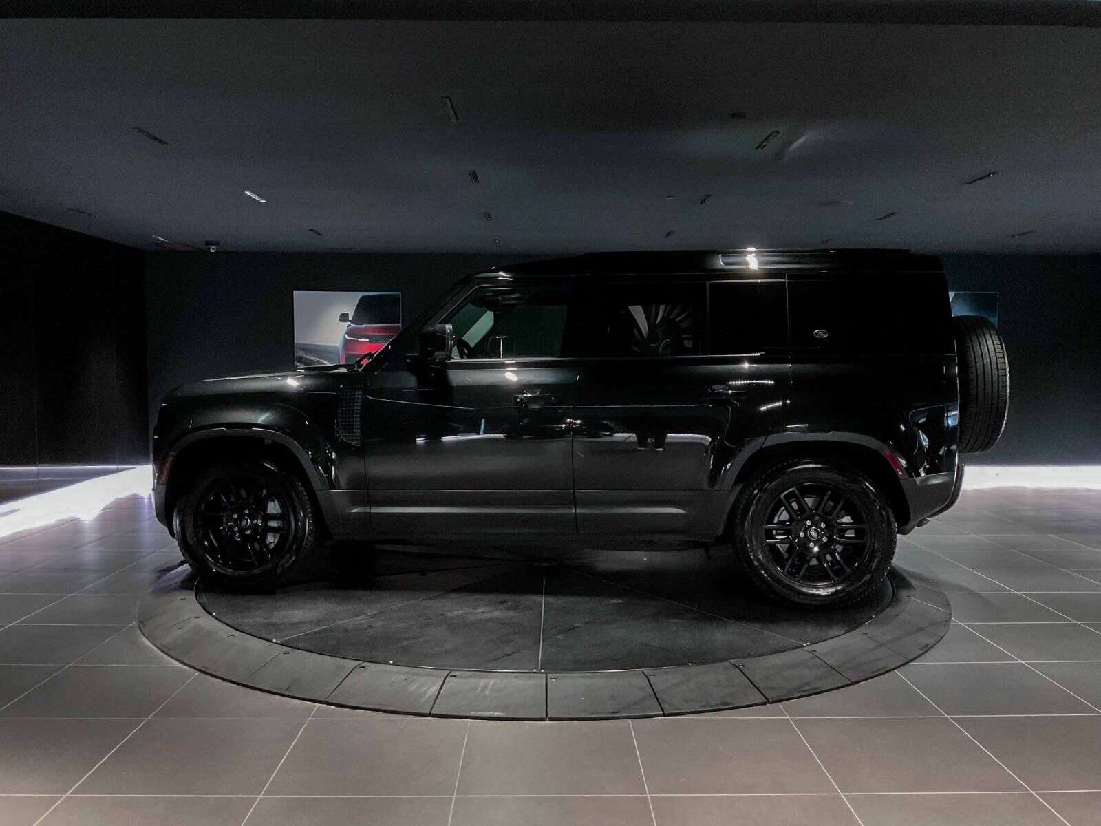2023 Land Rover Defender SE | Sunroof | Navigation | Bluetooth | Heated Sea alt 5