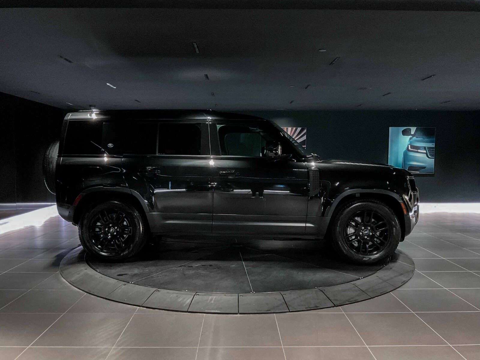 2023 Land Rover Defender SE | Sunroof | Navigation | Bluetooth | Heated Sea alt 4
