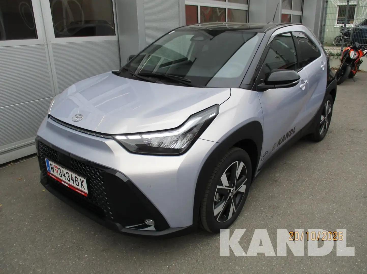 Toyota Aygo X 1.5 HSD TEAMPLAYER AUT Violett - 1