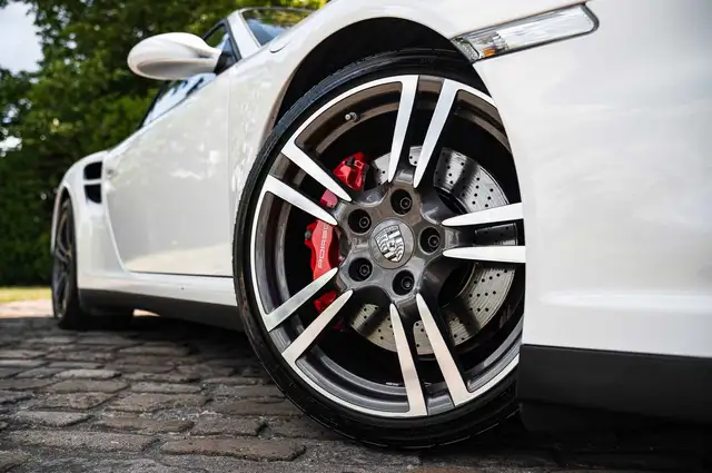 Porsche 911 view 25