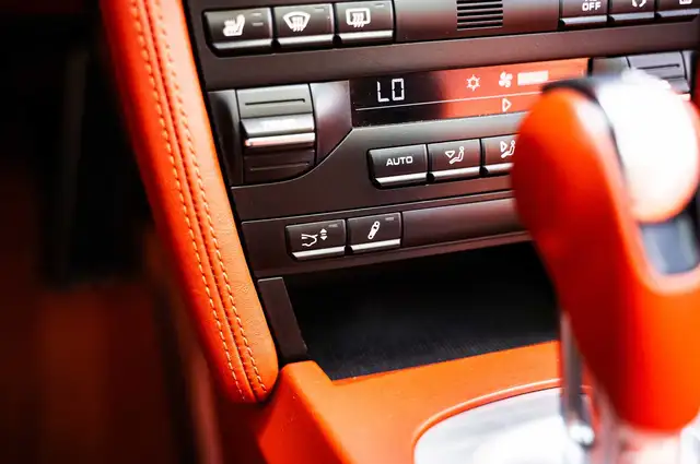 Porsche 911 view 18