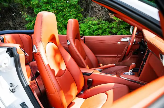 Porsche 911 view 11