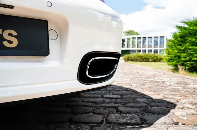 Porsche 911 view 5