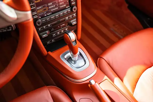 Porsche 911 view 8