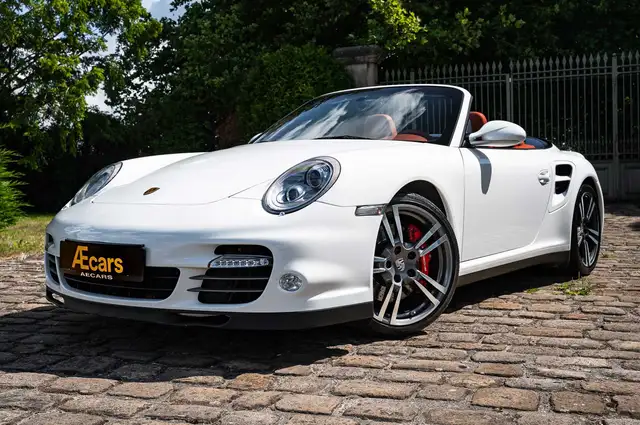 Porsche 911 view 2