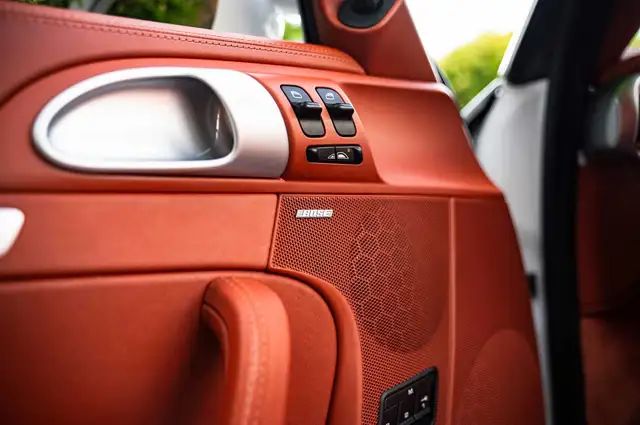 Porsche 911 view 21