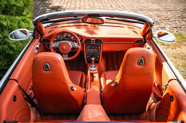 Porsche 911 view 13