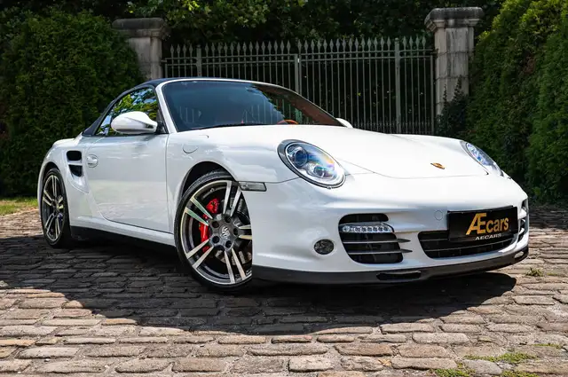Porsche 911 view 3