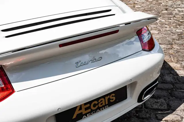 Porsche 911 view 24