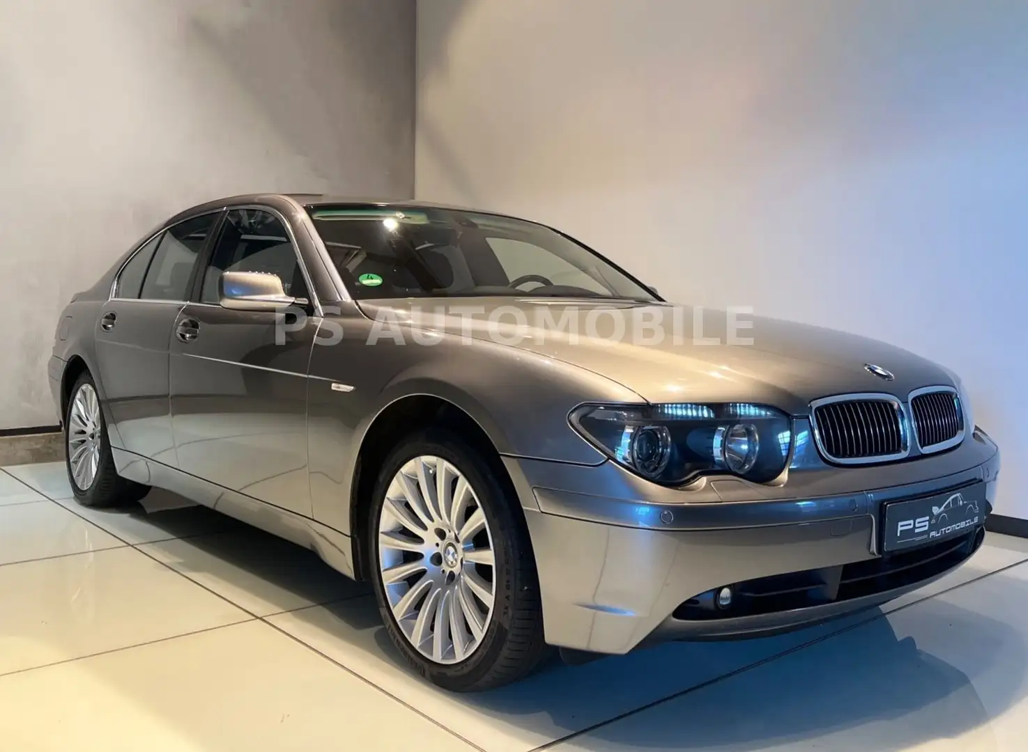 BMW 745 i A/NAVI/KLIMAAT/BI-XE/LEDER/SZHZG 4x Grau - 2