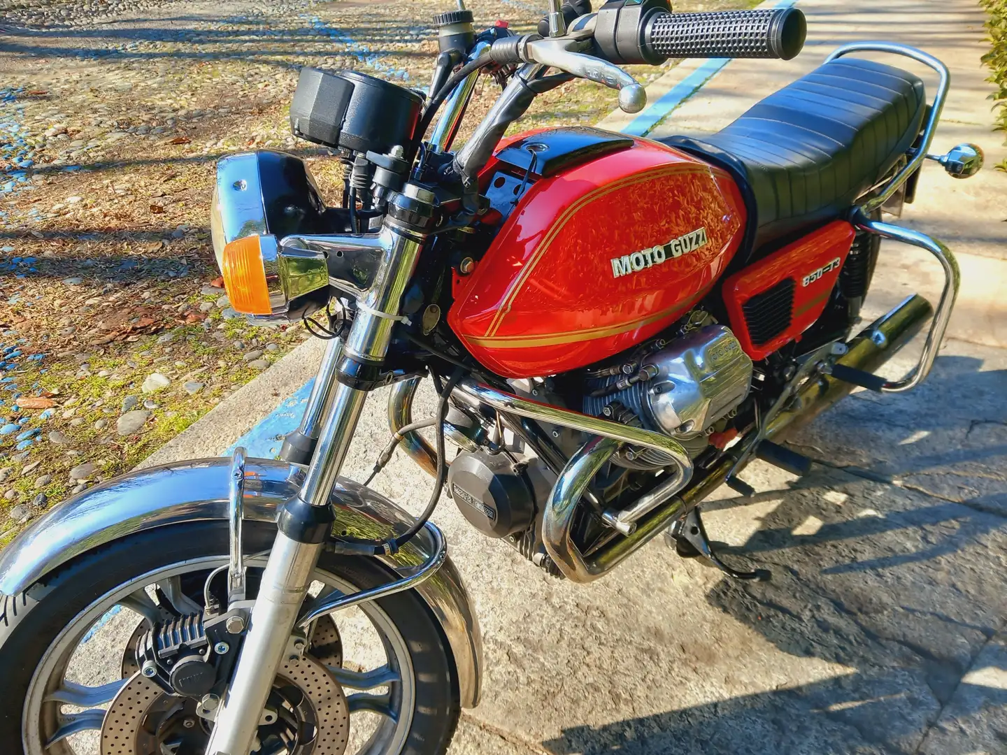 Moto Guzzi 850 T VD 850 T3 crvena - 1