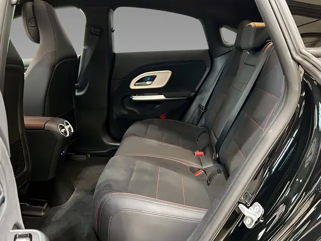 Mercedes-Benz CLA view 9