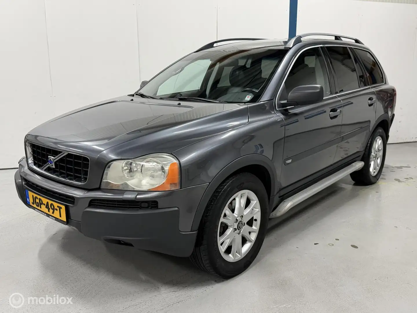 Volvo XC90 2.5 T Momentum 7-PERSOONS / AUTOMAAT Grau - 1