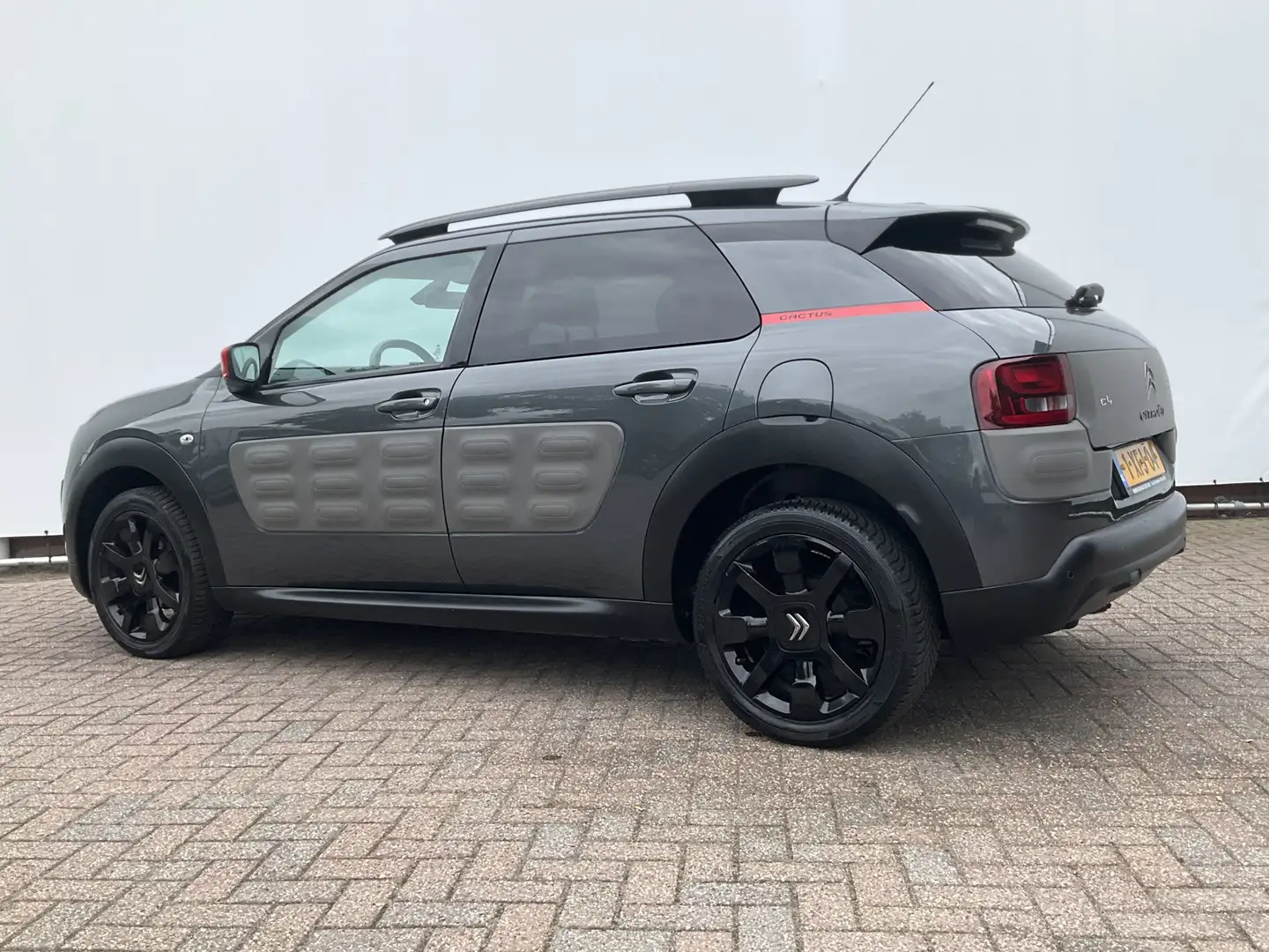 Citroen C4 Cactus 1.2 e-VTi Shine Automaat Pano Afn.Trekhaak Nav/Cam Šedá - 2