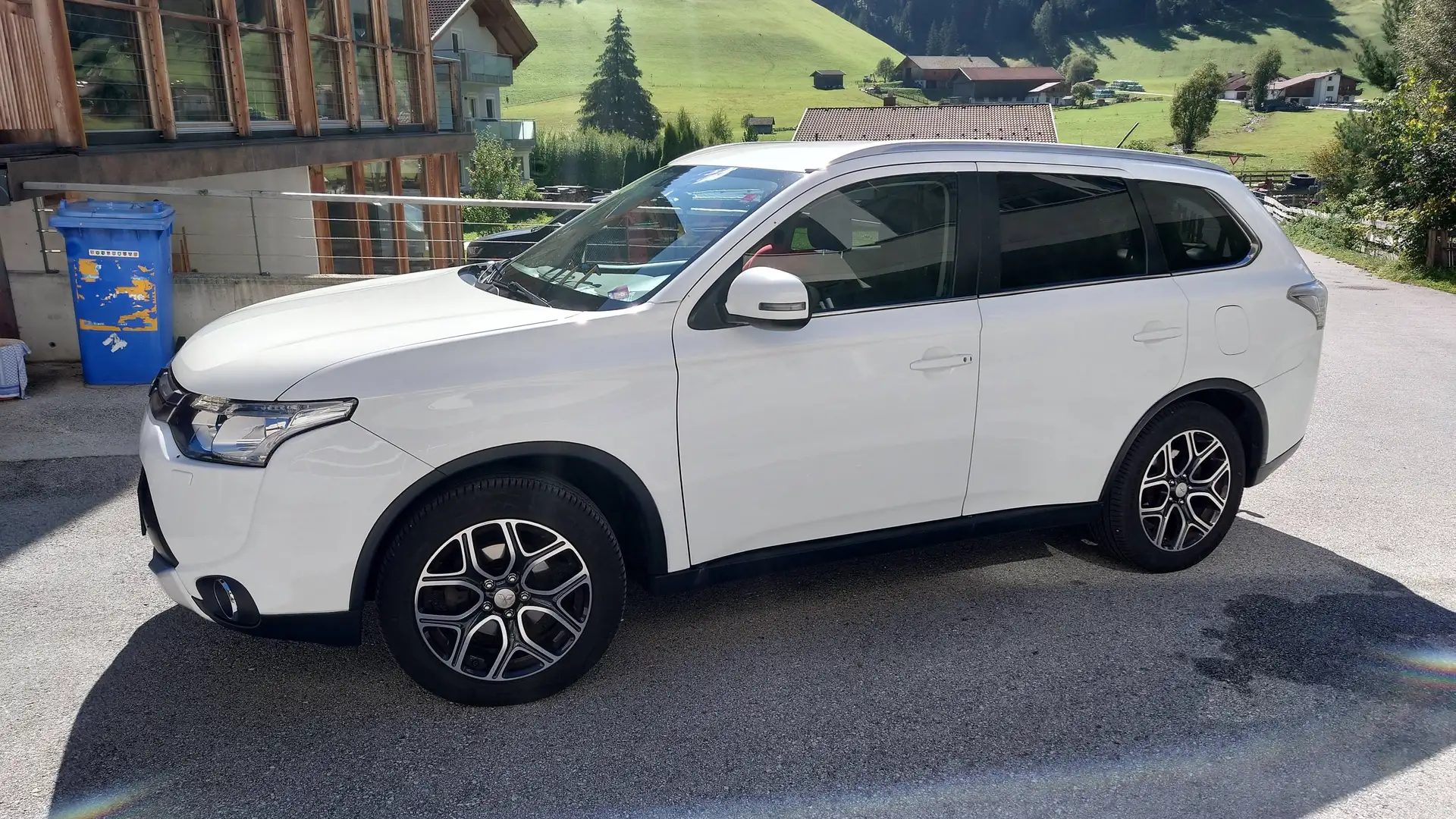 Mitsubishi Outlander Outlander 2,2 DI-D Intense Aut. Intense Weiß - 1