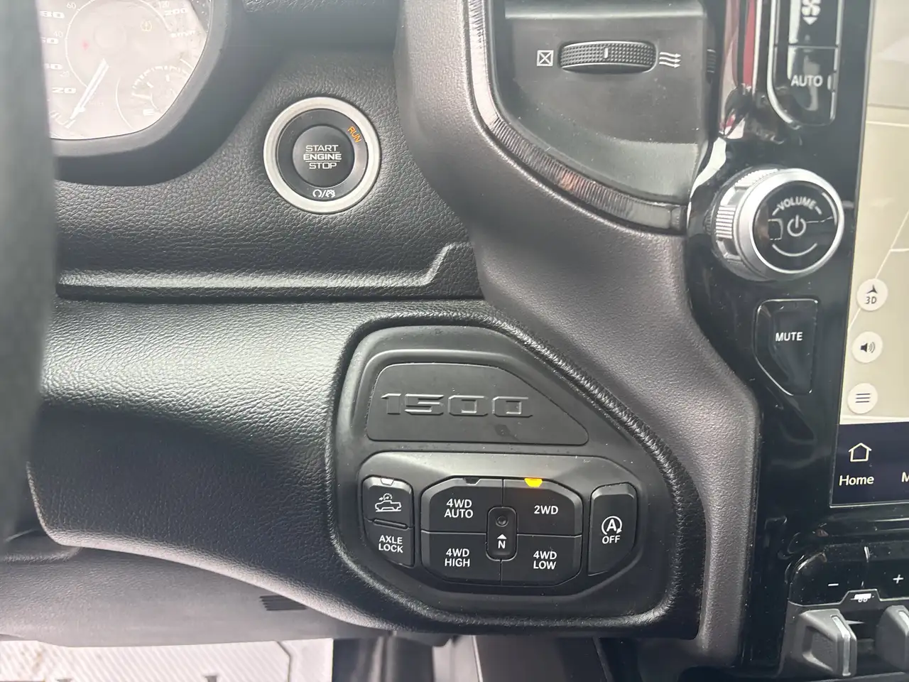 RAM 1500 снимка RAM 1500