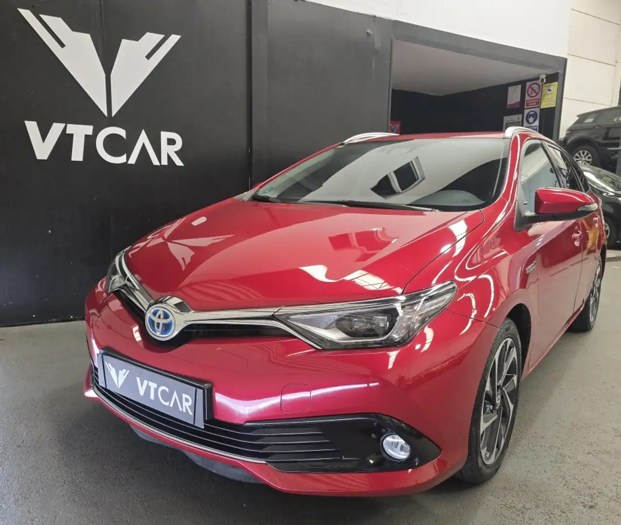 Toyota Auris Touring Sports hybrid 140H Feel! Burdeos - 2