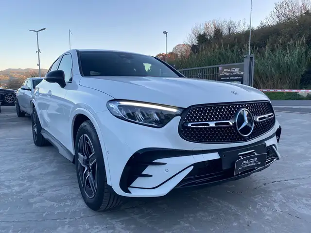 Mercedes-Benz GLC view 4