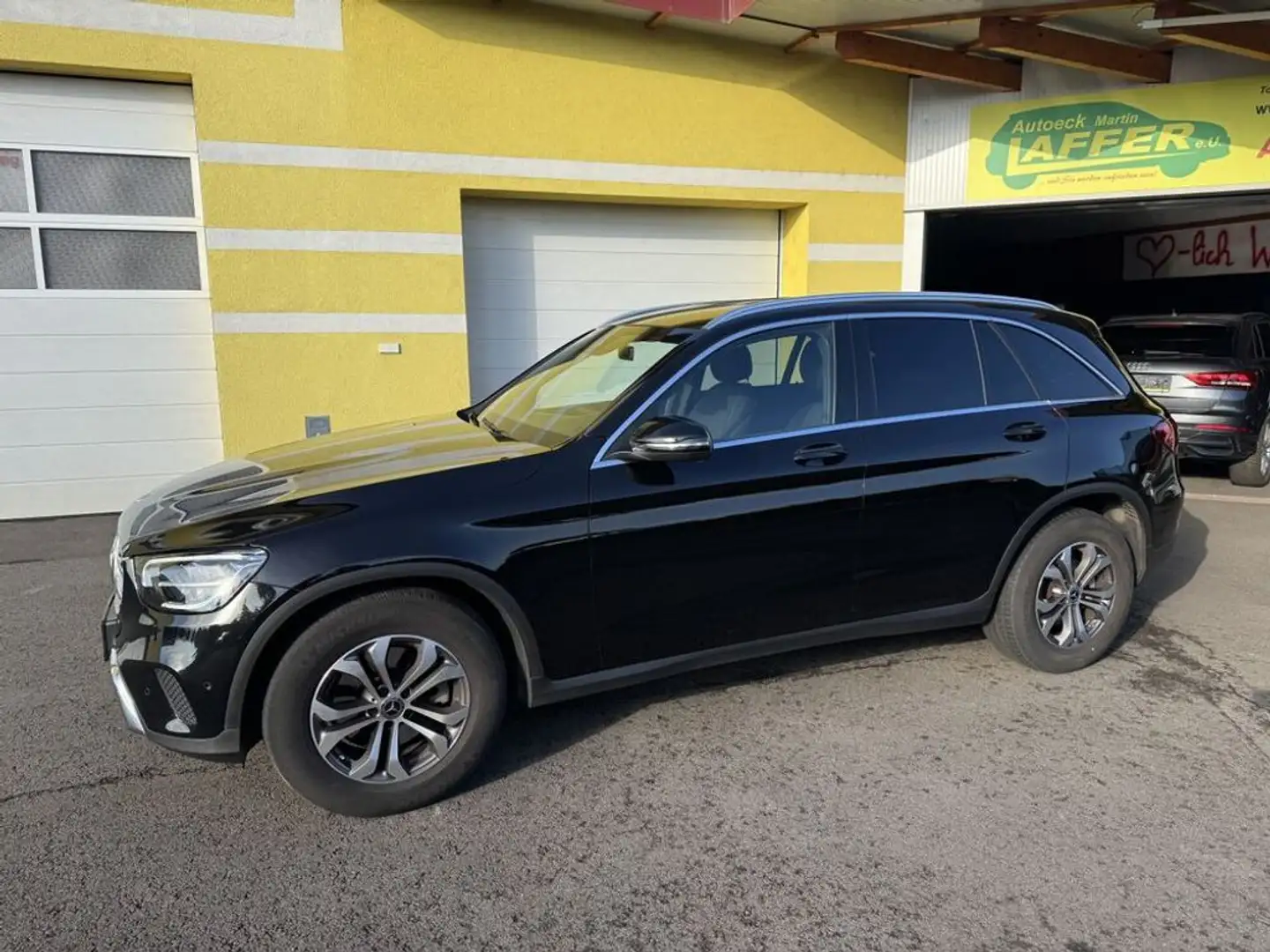 Mercedes-Benz GLC 200 d 4Matic (253.916) - TOP Zustand Schwarz - 2
