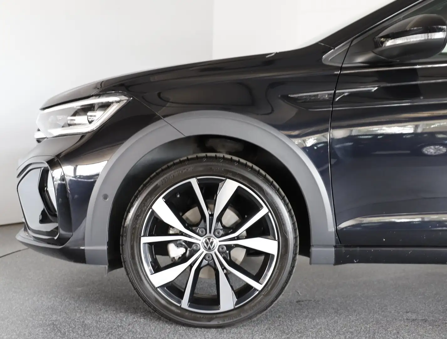 Volkswagen Taigo R-Line TSI DSG Schwarz - 2