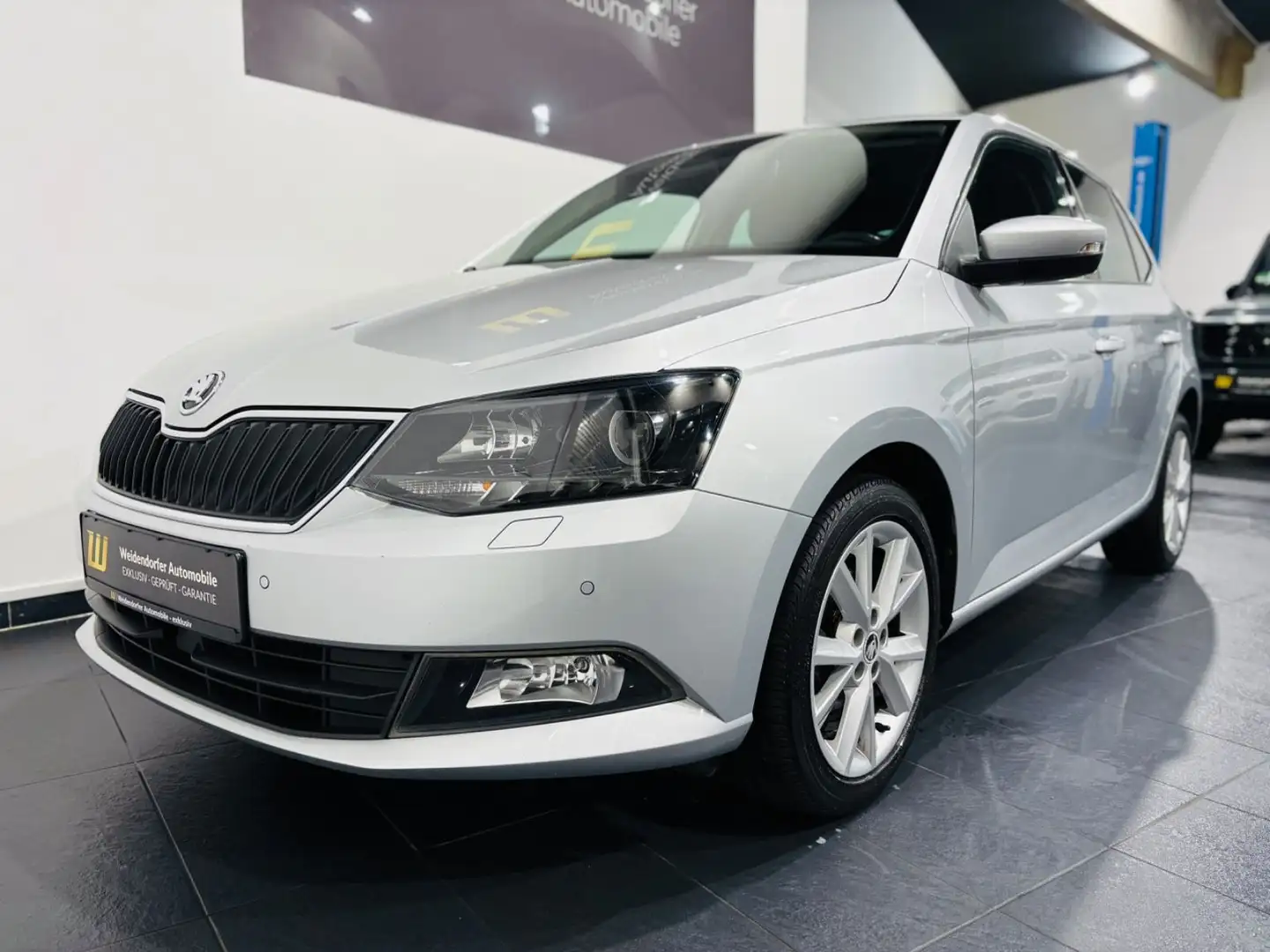 Skoda Fabia Joy PDC*SHZG*GREENTEC*DAB*BLUETOOTH*8-FACH Silber - 2