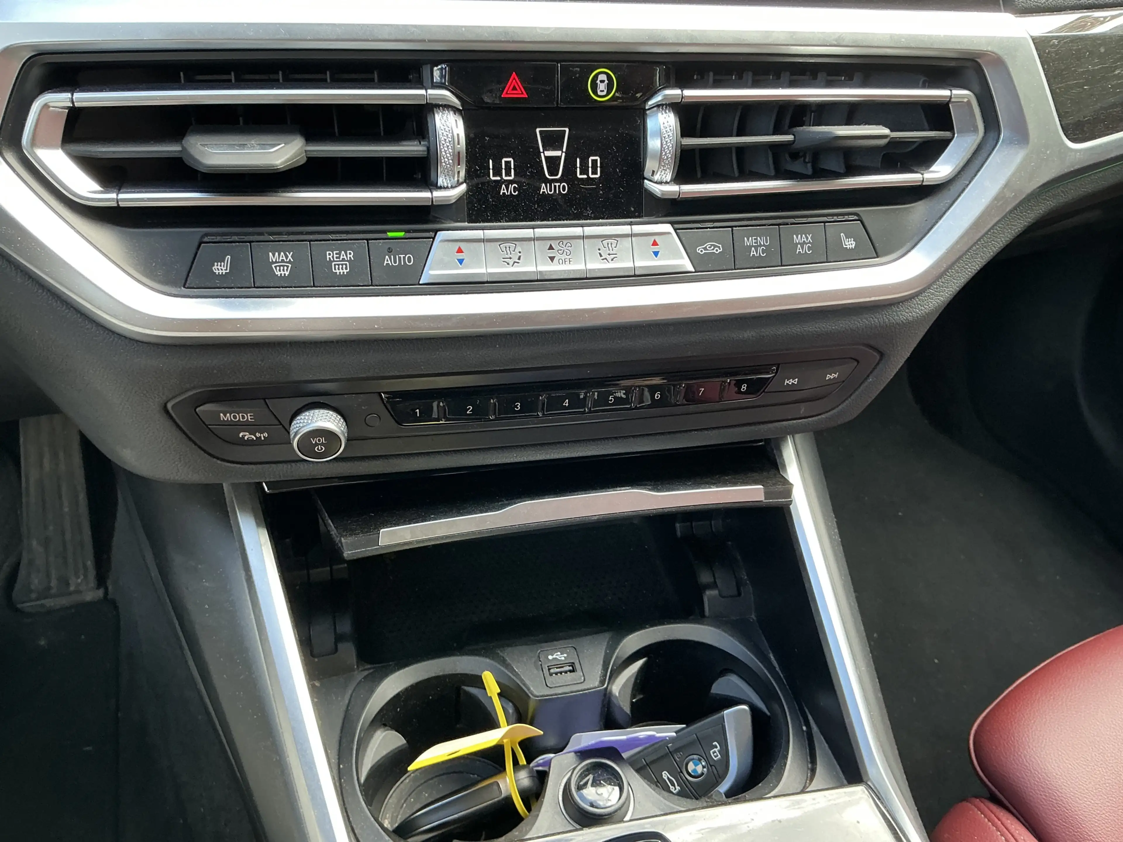 BMW 330 e Luxury Line R.Cam Leder Ambiente SHZ LED — photo 14