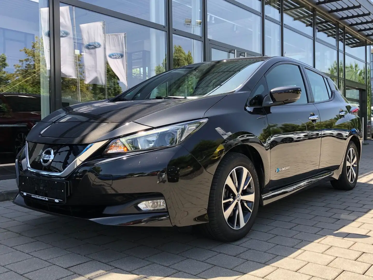 Nissan Leaf 817 Leaf  40 kWh Acenta Zwart - 2