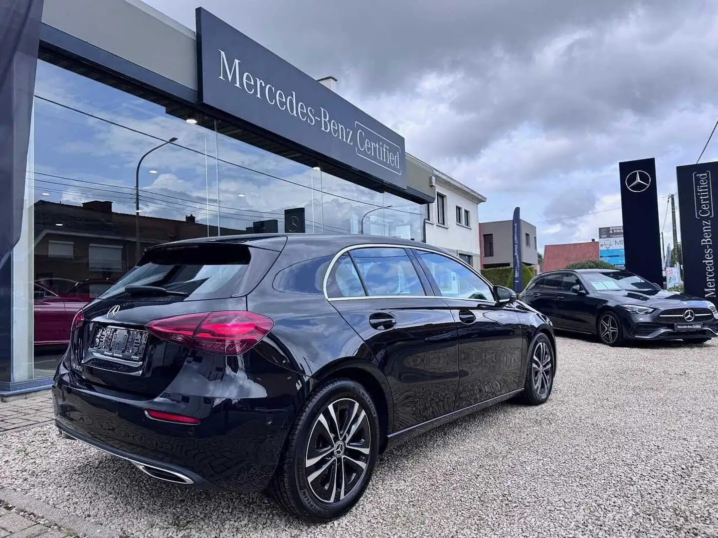 Mercedes-Benz A 180 d Business Line Schwarz - 2