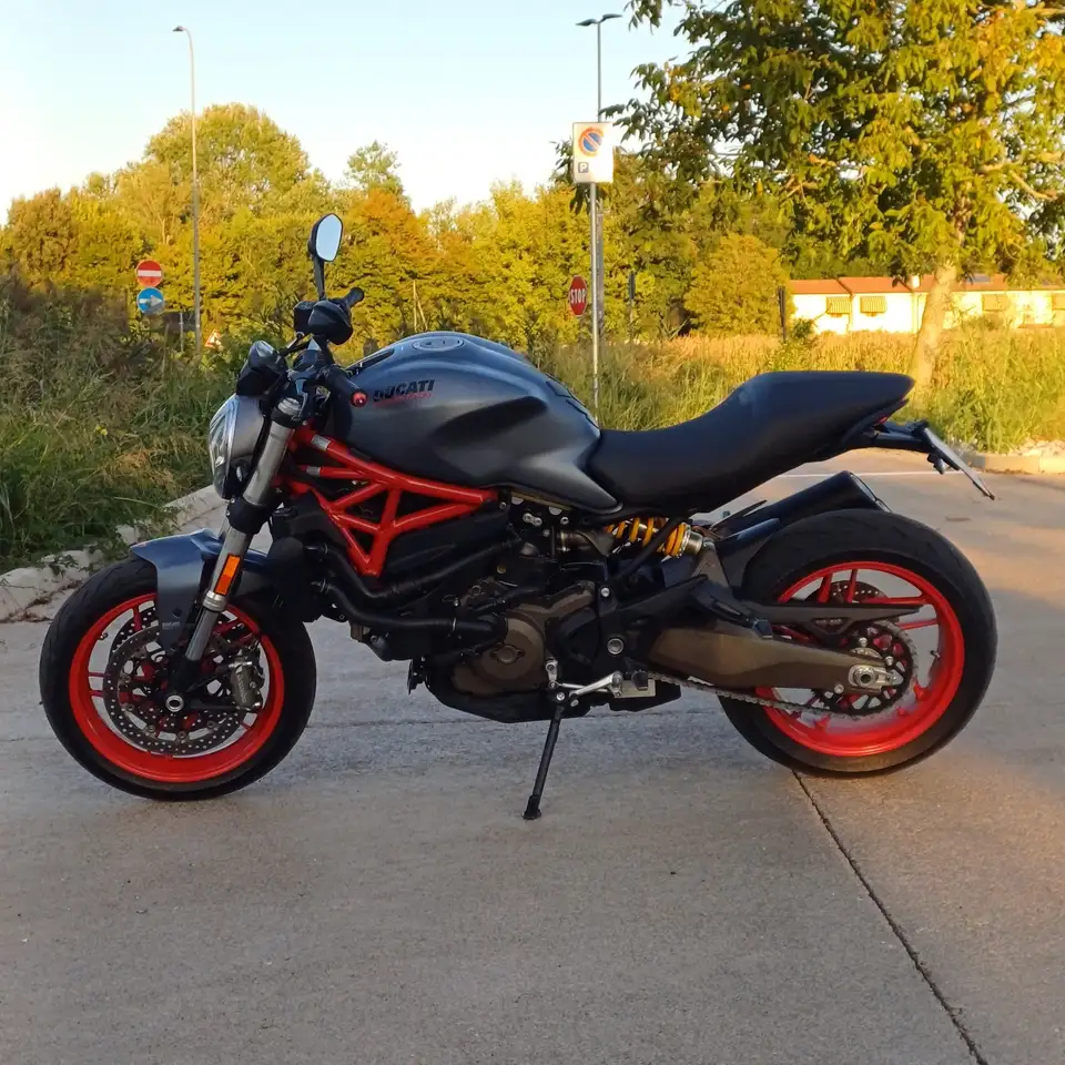 Ducati Monster 821