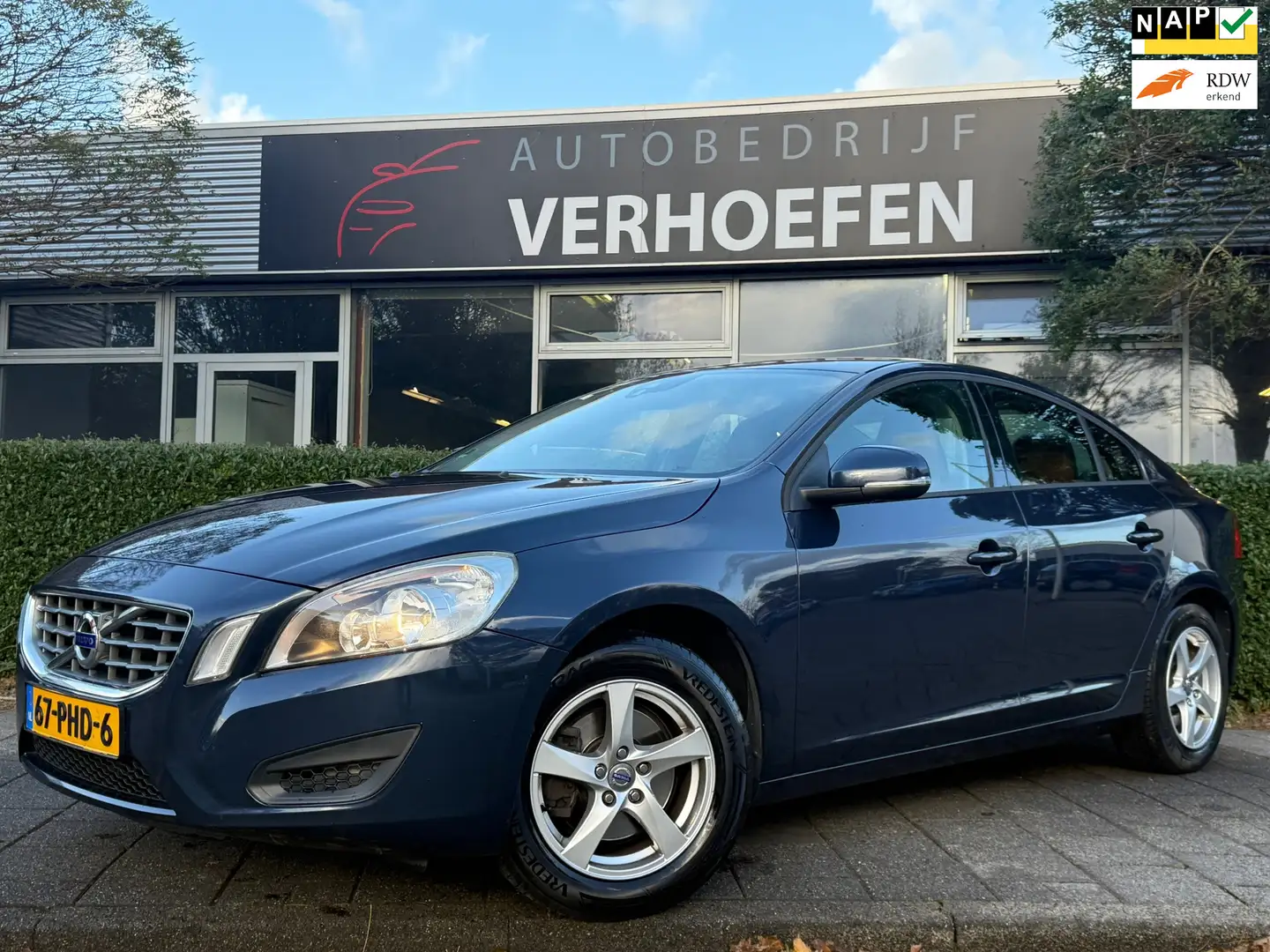 Volvo S60 1.6 T4 Kinetic - AUTOMAAT - CRUISE / CLIMATE CONTR Blauw - 1