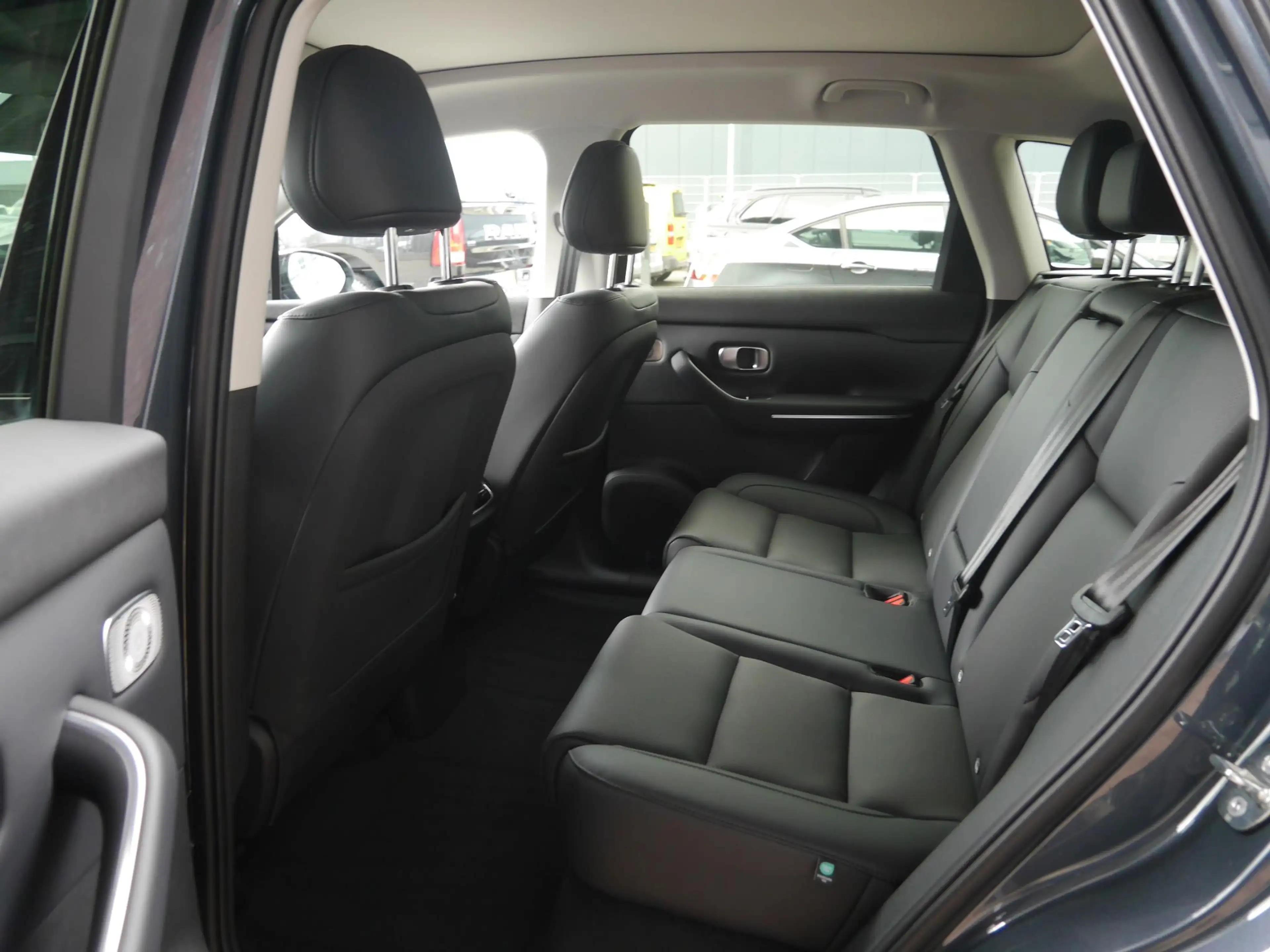 Leapmotor C10 Design Pro 69.9 kWh | Panoramadak | 20inch | elekt — photo 10
