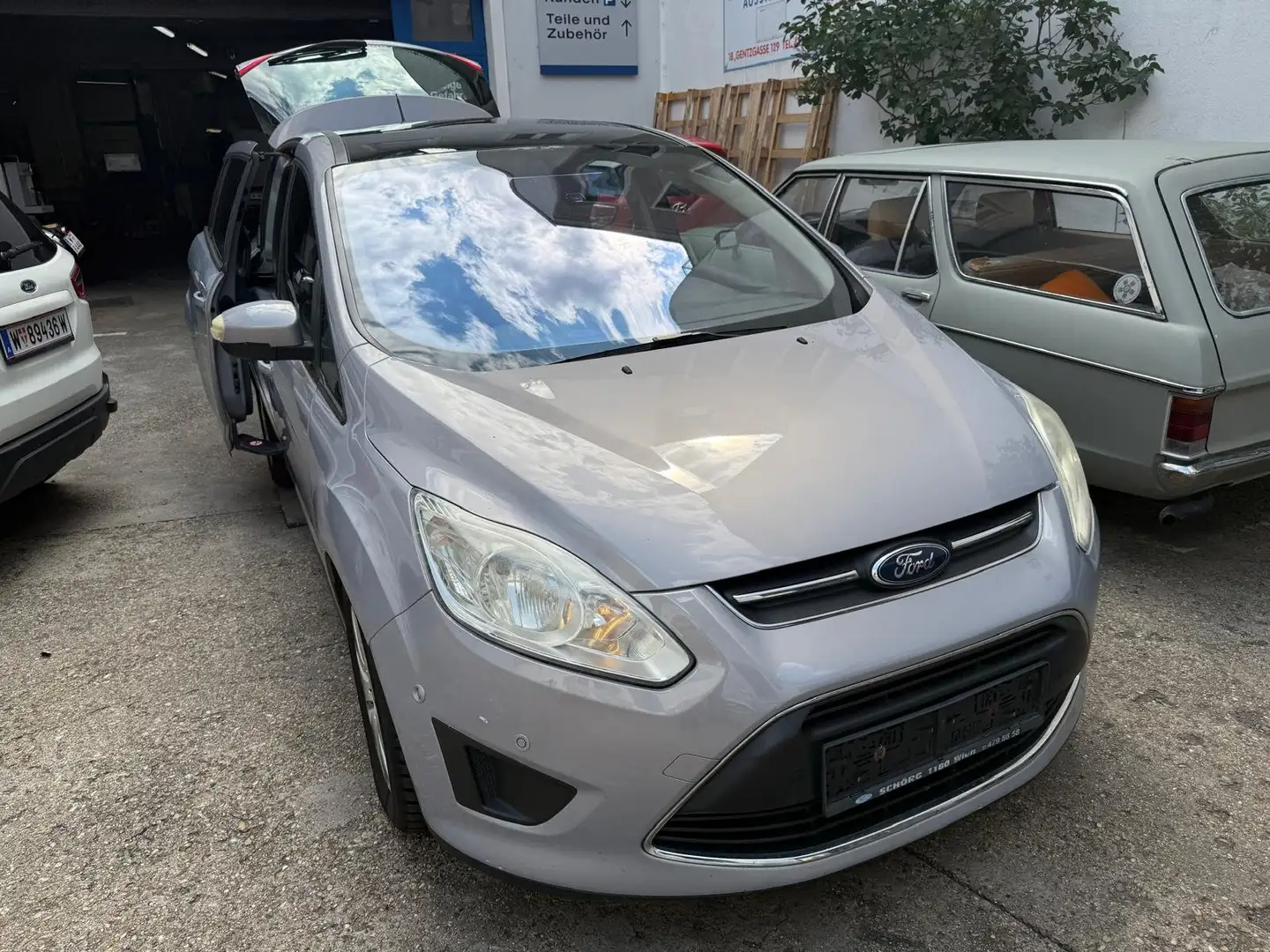 Ford Grand C-Max Grau - 1