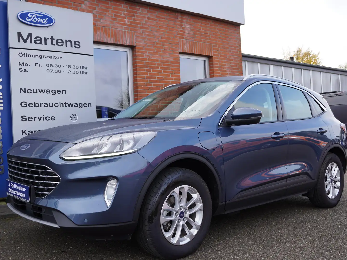 Ford Kuga PHEV Titanium 2,5 225PS Automatik | AHK Blau - 1