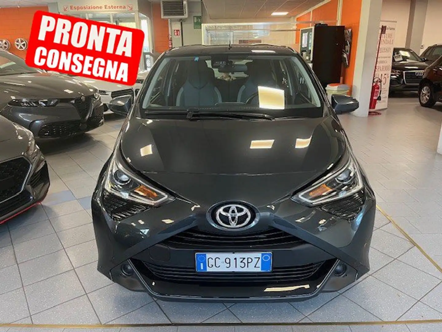 Toyota Aygo Connect 1.0 VVT-i 72 CV 5 porte Gris - 1
