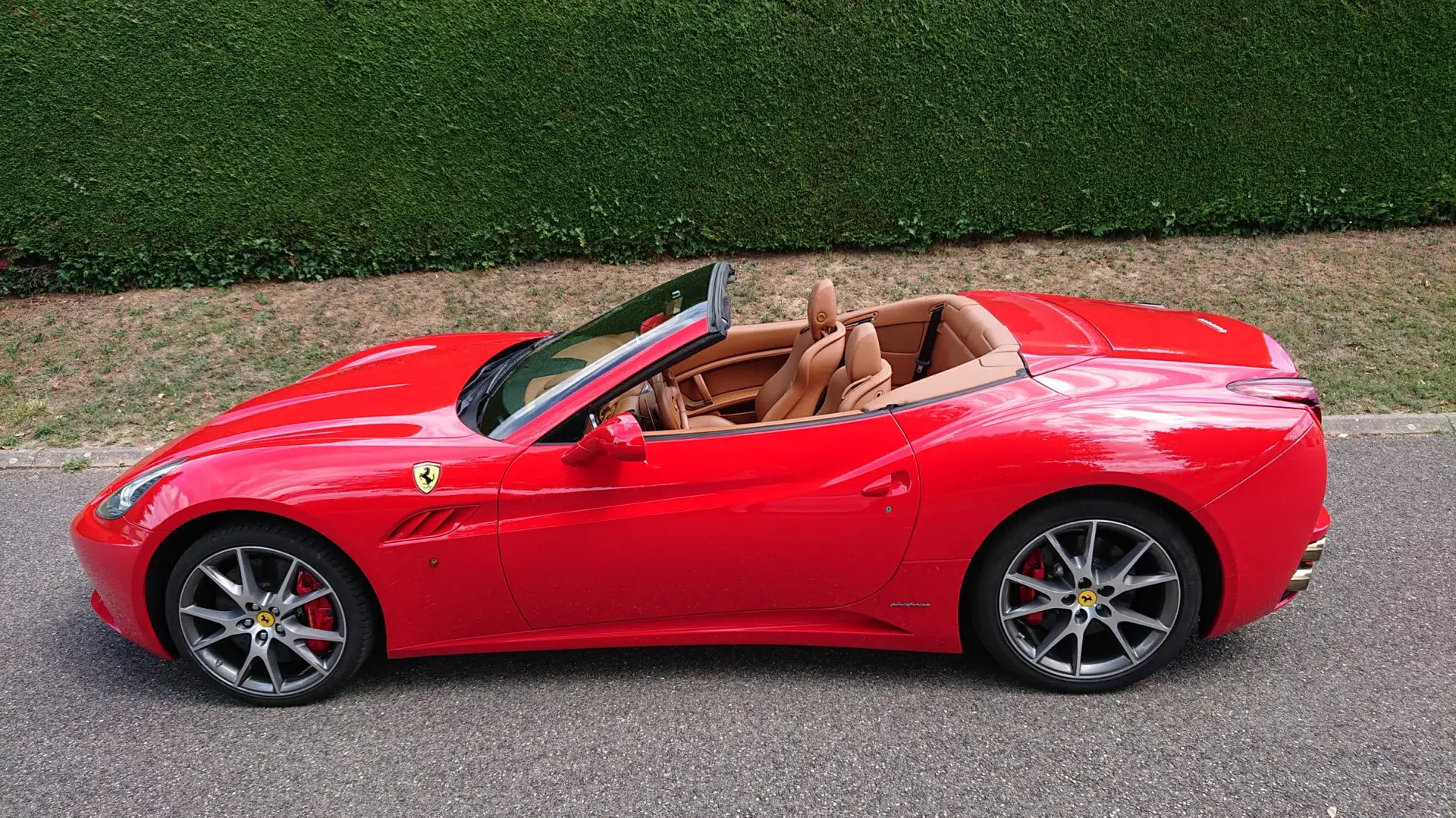 Ferrari California V8 4.3 460ch Rouge - 2