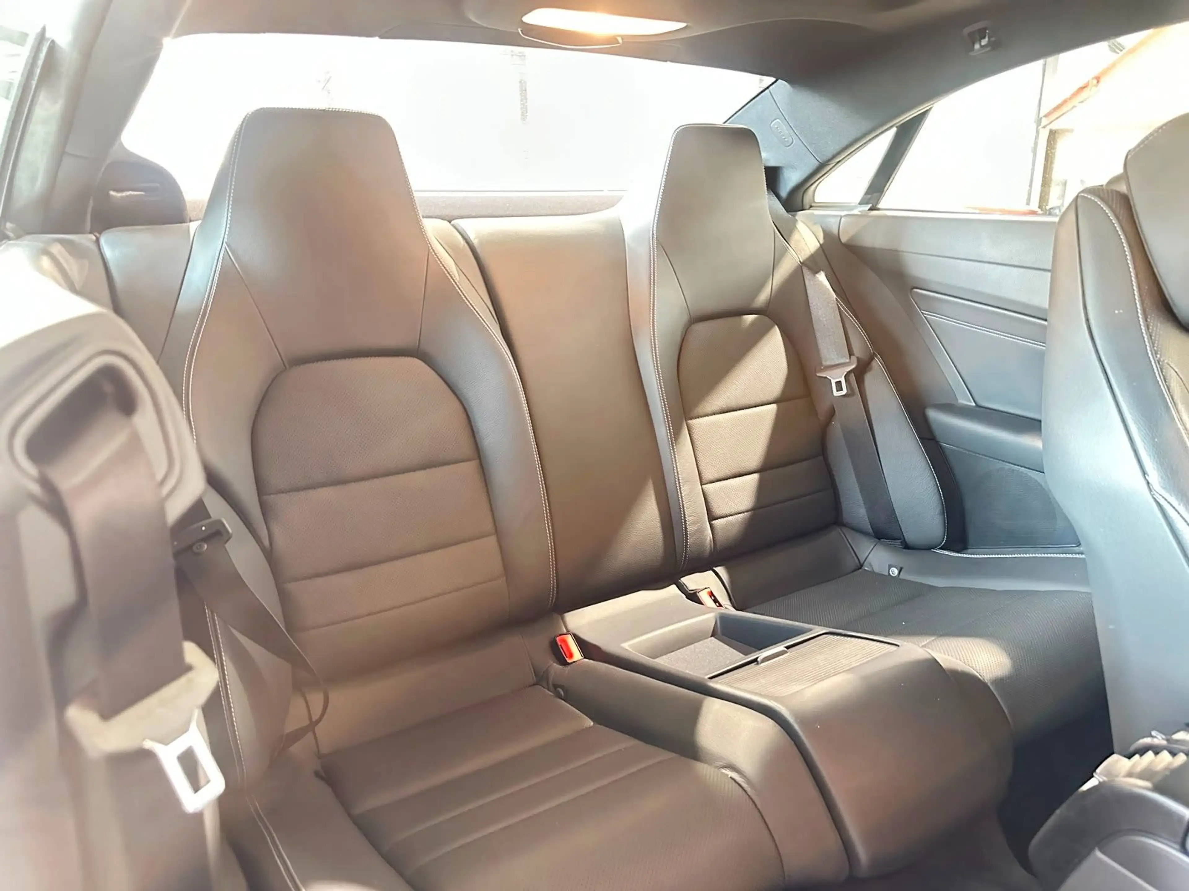 Mercedes-Benz E 250 LEDER NAVI XENON PANO SPORTPAKET 1HD — photo 13