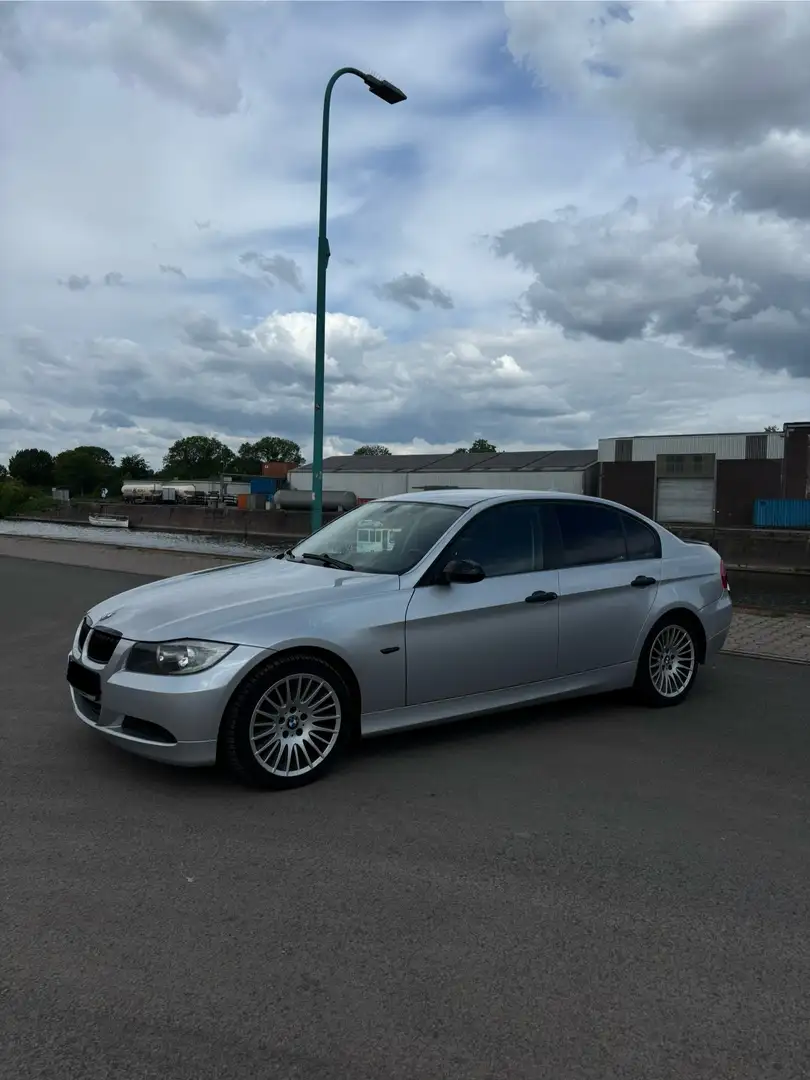 BMW 320 320d - 2