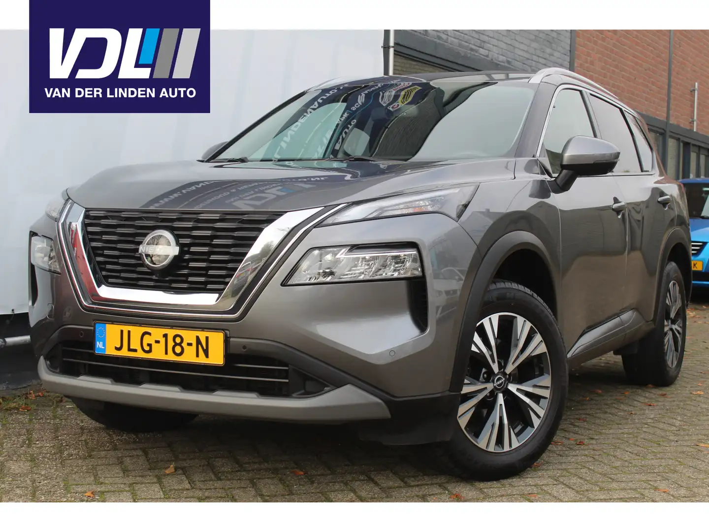 Nissan X-Trail 7 persoons 1.5 Hybride Automaat All season banden Grau - 1