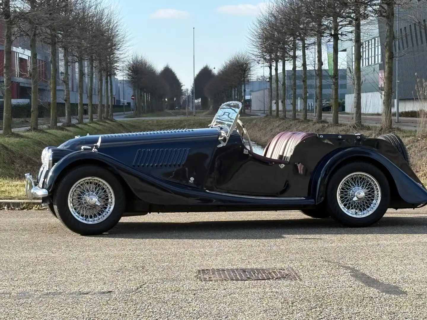 Morgan Plus 4 LHD Blau - 2