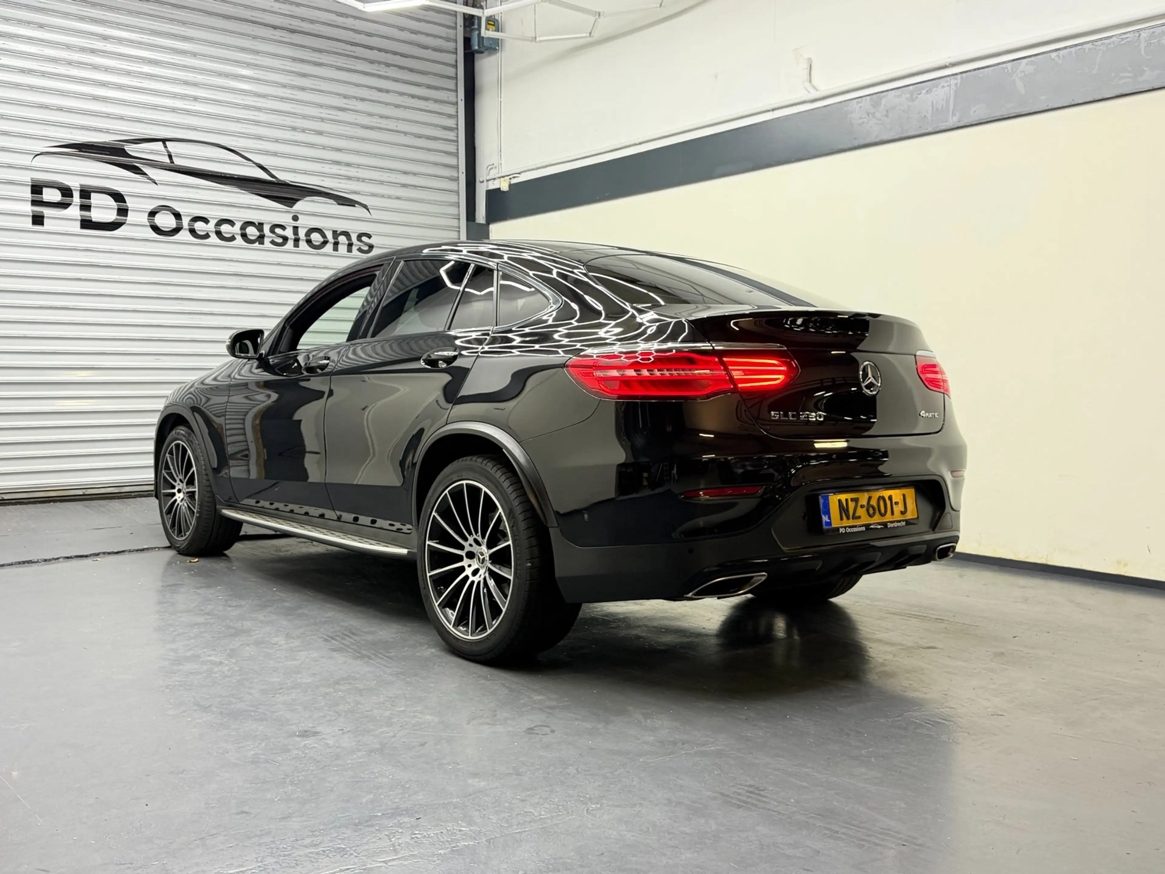 Mercedes-Benz GLC 250 Coupé 4MATIC AMG - Pano - Camera - Cruise - Dealer — photo 3