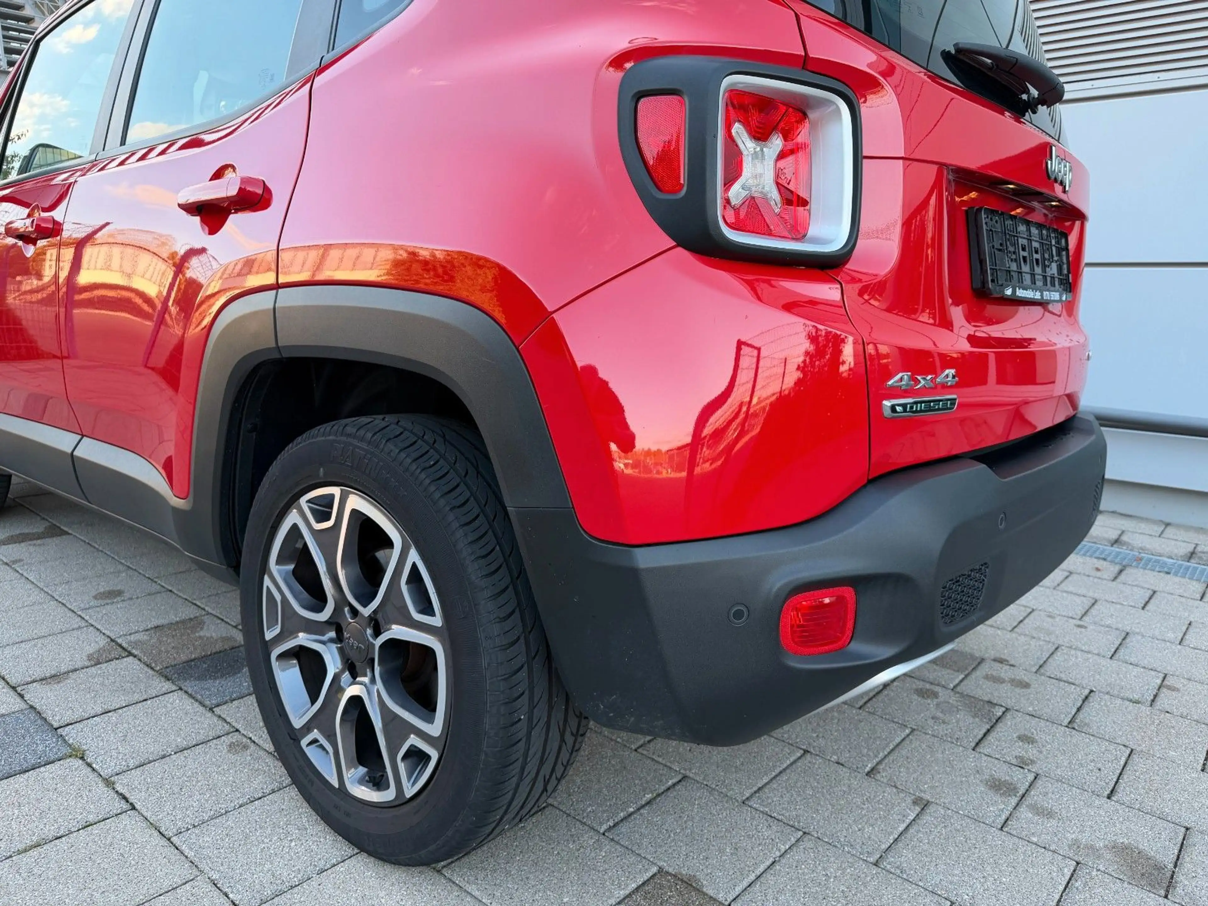 Jeep Renegade Limited 4WD — photo 11