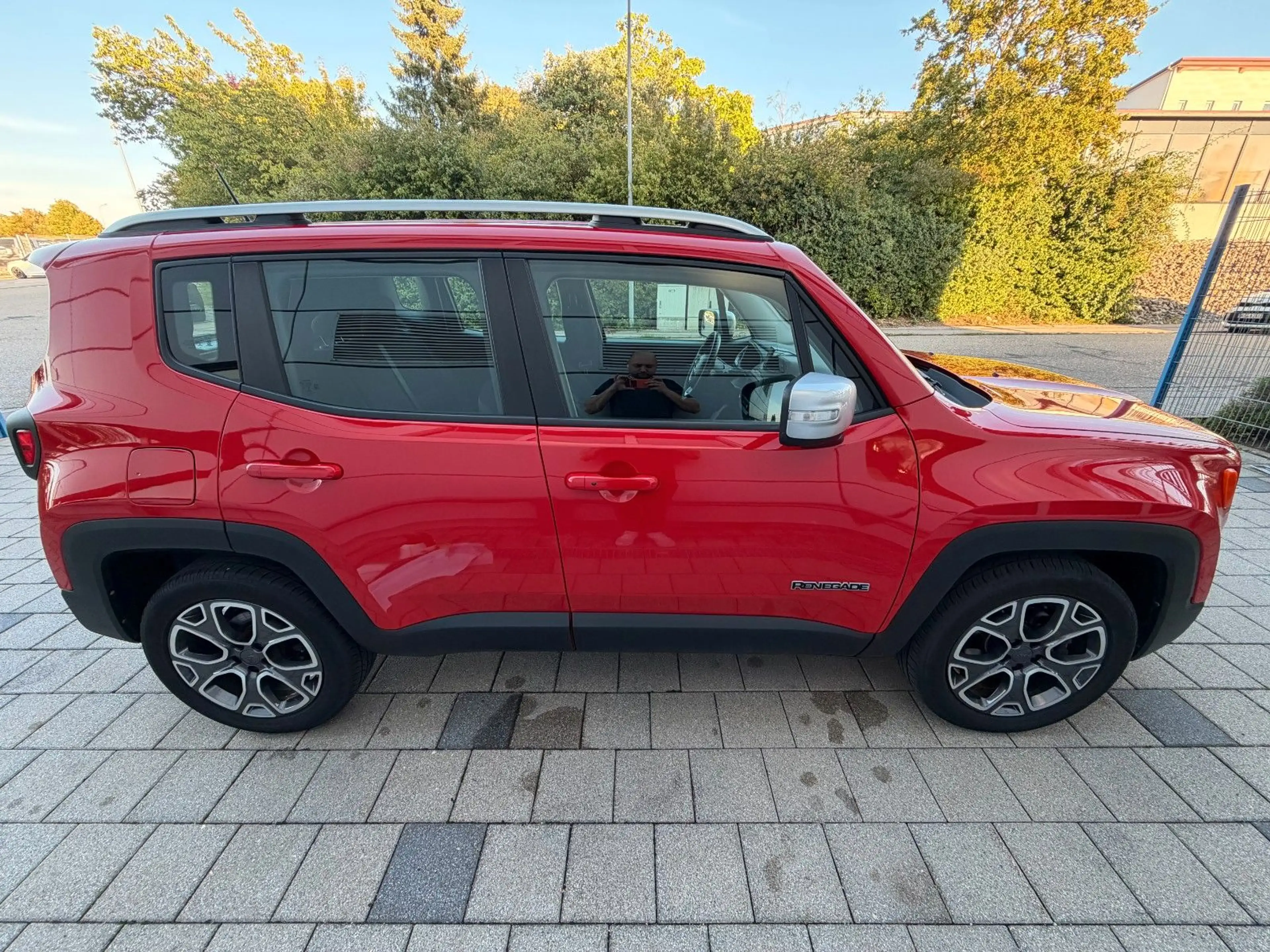 Jeep Renegade Limited 4WD — photo 7