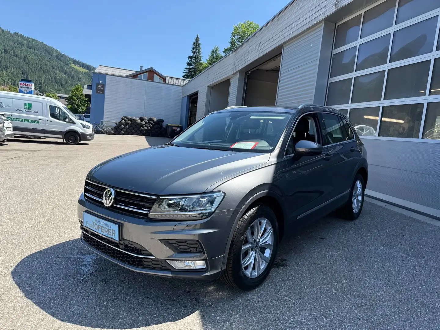 Volkswagen Tiguan 2,0 TDI SCR 4Motion Highline DSG Grijs - 1