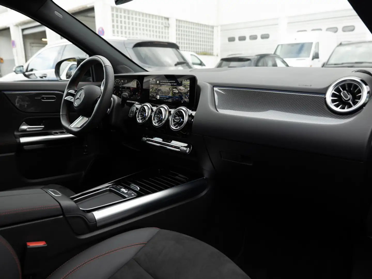 Mercedes-Benz GLA 200 AMG-Sport/MLB/360/Pano/Night/AHK/Keyl/19 Grau - 2