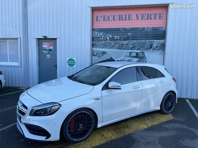 Mercedes-Benz A 45 AMG Mercedes 45 amg speedshift 381 ch sièges f1 entretien exclusif française