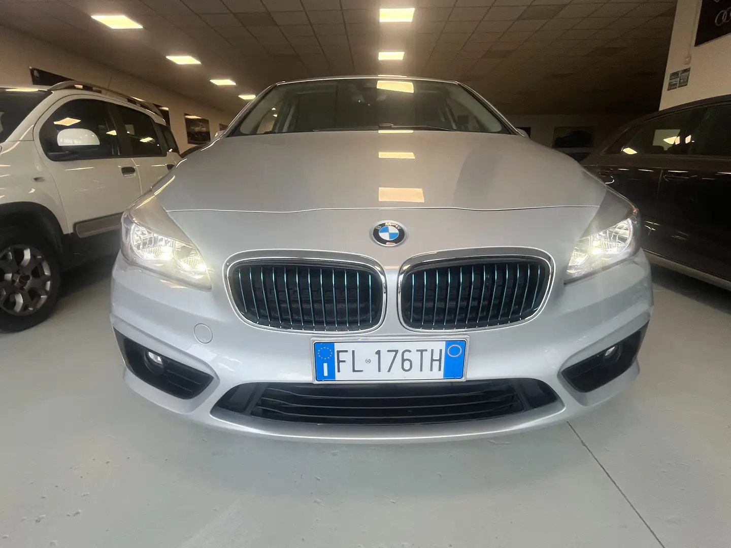 BMW 225 Serie 2  Tourer 225xe Active Luxury auto my17 Grigio - 2